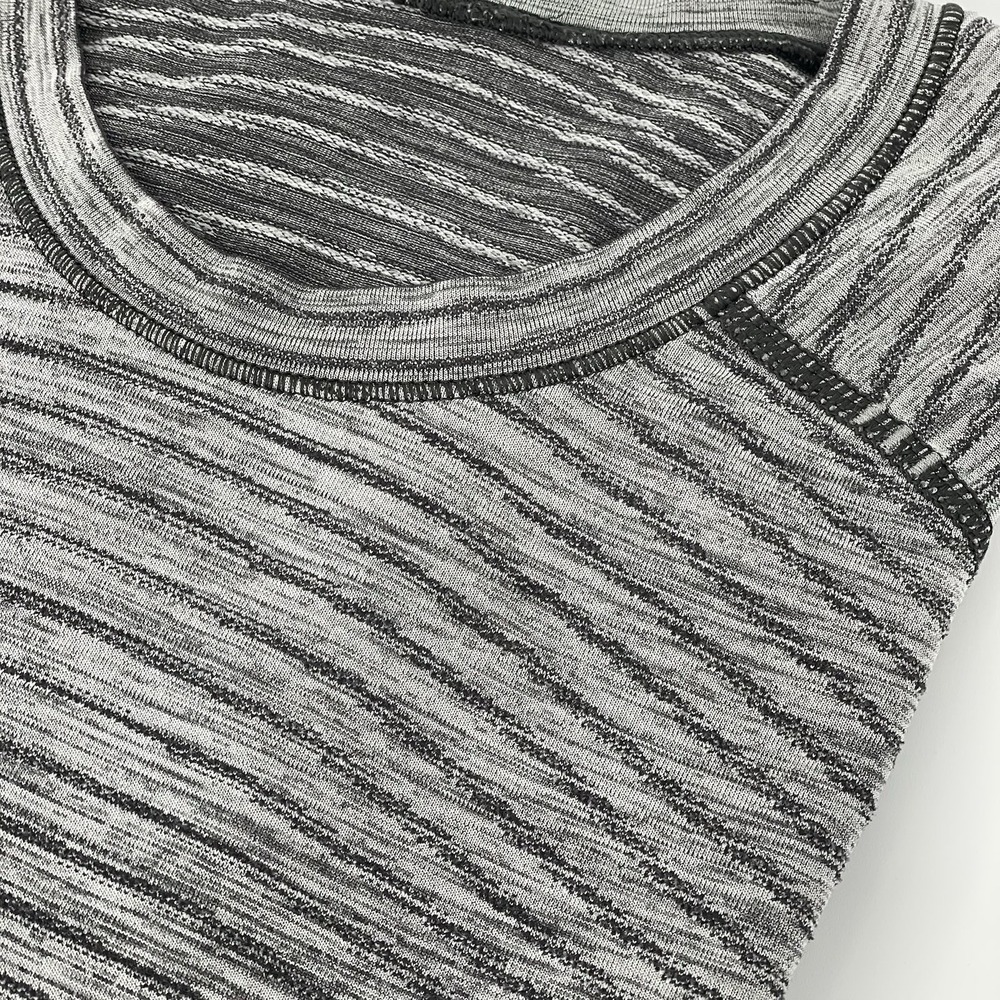 Lululemon Men's Medium Find Your Focus Tee Heather Gray Striped Live in Practice